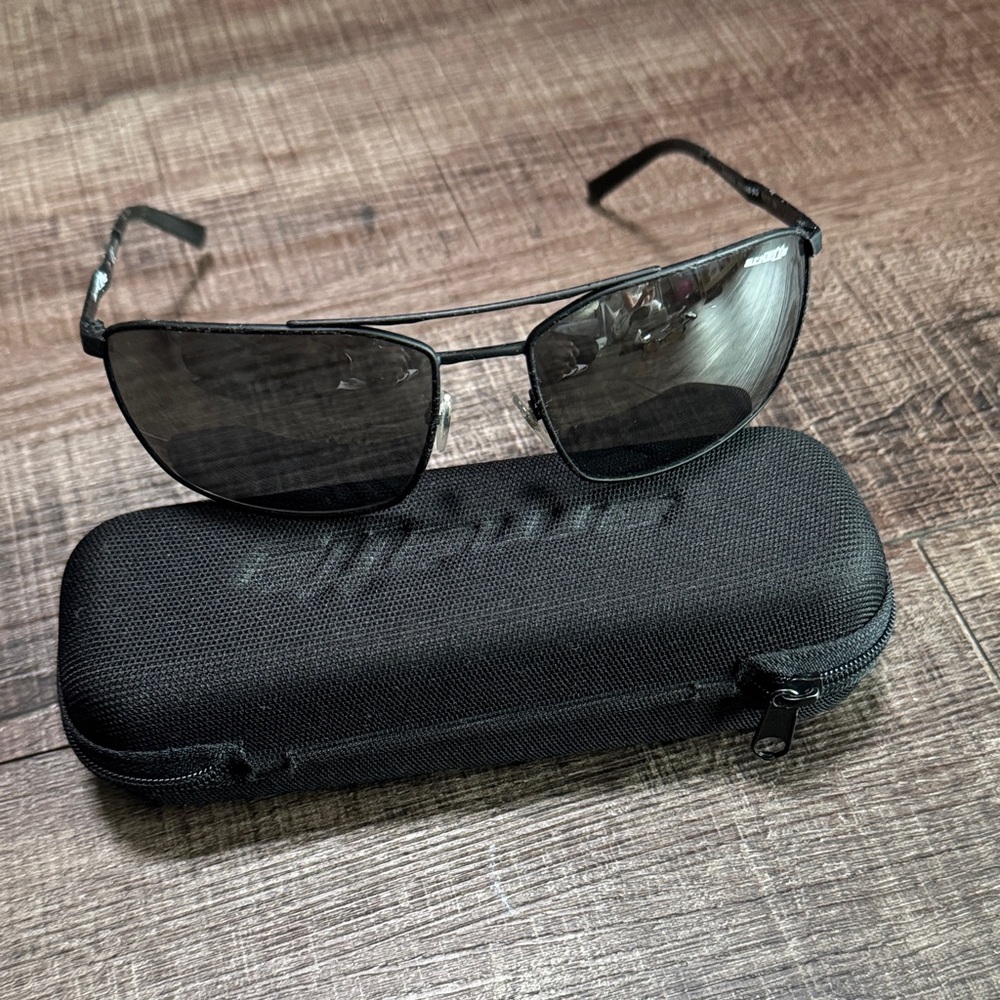 Arnette Black Aviator Sunglasses with Case
